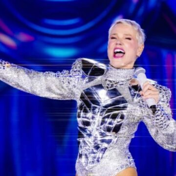 Xuxa revela que manifestações políticas extremas na Internet quase a fizeram sair do país: “Muita gente saindo do esgoto”