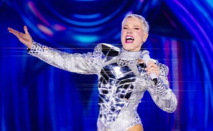 Xuxa revela que manifestações políticas extremas na Internet quase a fizeram sair do país: “Muita gente saindo do esgoto”