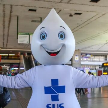 Dia D de vacinação para crianças e adolescentes é realizado neste sábado em todo o país