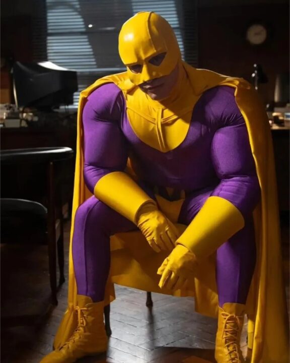 Caco Ciocler surge irreconhecível como super-herói brasileiro em cartaz de novo filme
