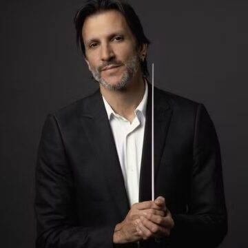 Carlos Prazeres estreia na OSB 46 anos após o pai reger a orquestra no Projeto Aquarius