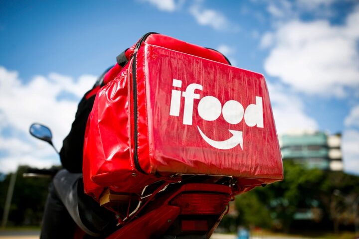 iFood movimenta R$ 2,3 bilhões na Bahia e revela as 10 categorias de comida mais pedidas no estado