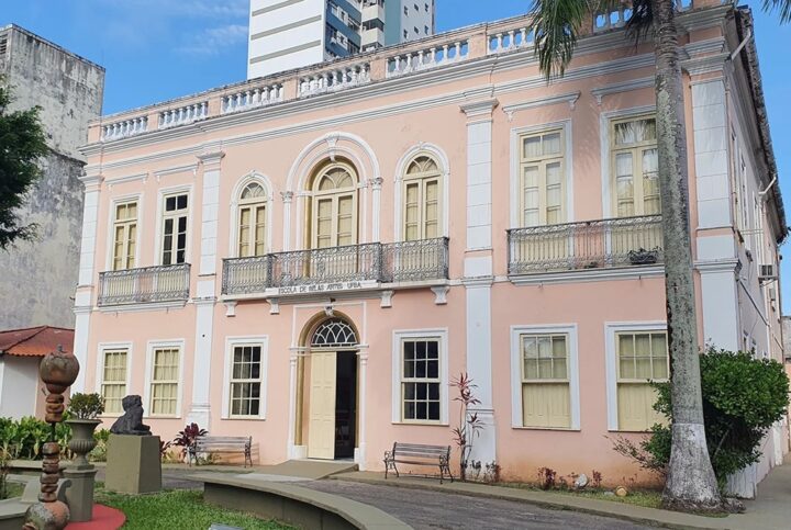 Escola de Belas Artes da UFBA abre nova temporada de cursos com opções para crianças e adultos