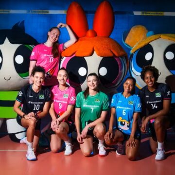 Seleção brasileira de vôlei ganha uniformes inspirados em As Meninas Superpoderosas