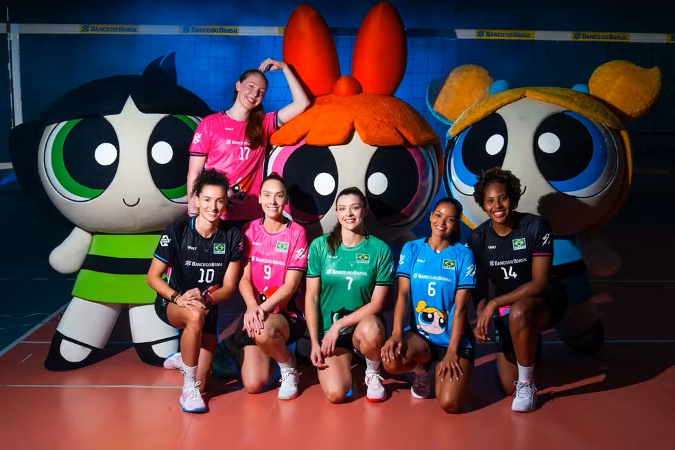 Seleção brasileira de vôlei ganha uniformes inspirados em As Meninas Superpoderosas
