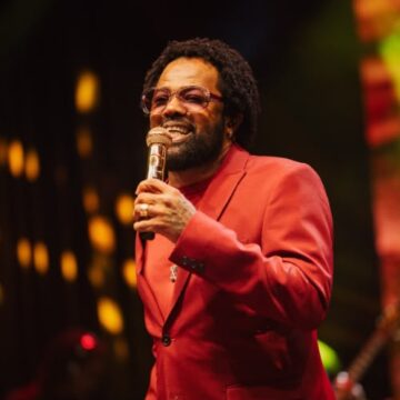 Grupo Revelação agita Arena Fonte Nova em reencontro com Xande de Pilares
