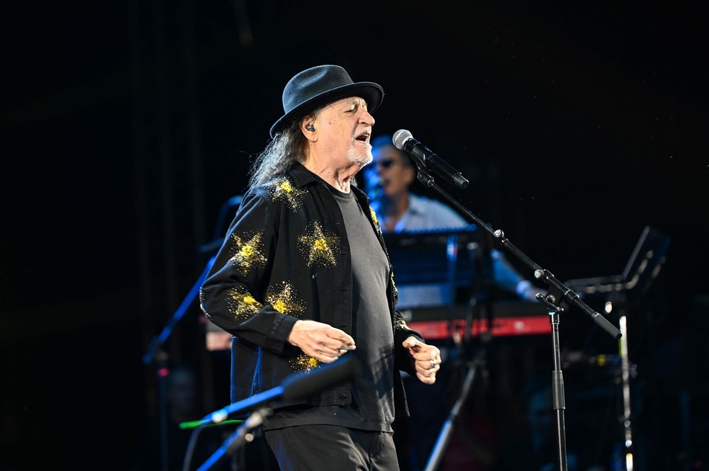Alceu Valença apresentou “Alceu Dispor” em noite de música em Praia do Forte