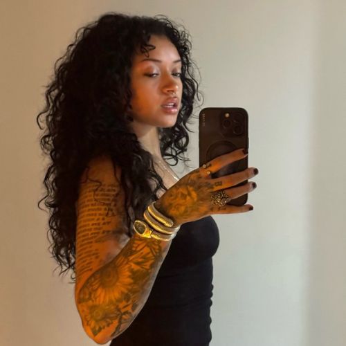 Filha de Xanddy e Carla Perez, Camilly Victória assume namoro com nova namorada