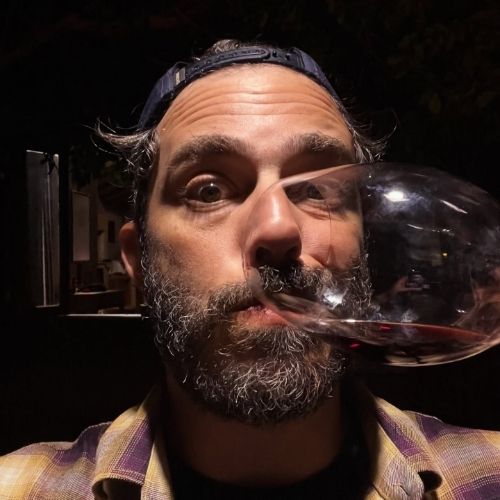 Aos 46 anos, ex-galã da Globo troca novelas por negócio de vinho em Portugal