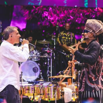 Aos 66 anos, Arnaldo Antunes ganha homenagem de Brown nas redes sociais