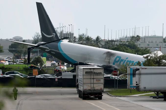 Acidente com avião da Amazon em Miami deixa cinco mortos e três feridos em estado crítico