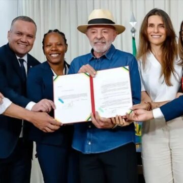Lula sanciona lei que estabelece novas diretrizes para o futebol feminino no Brasil
