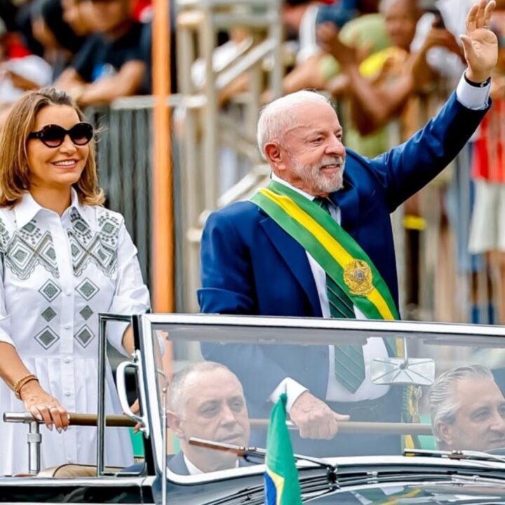 Lula participa do desfile de 7 de Setembro em Brasília ao lado de Janja