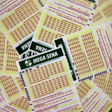 Mega-Sena acumula para R$ 102 milhões; confira os números sorteados