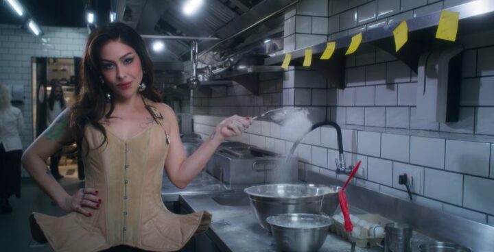 Pitty aposta em nostalgia e rebeldia em clipe de “Sobremesa”, música inédita; confira