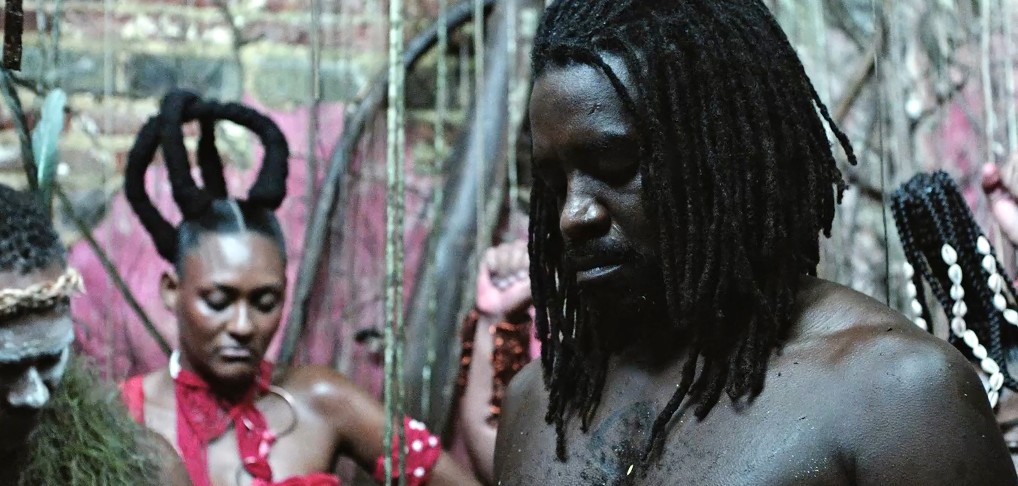 Filme estrelado pelo ator baiano Fabrício Boliveira é destaque no Festival do Rio; conheça ‘Jardim dos Silêncios’