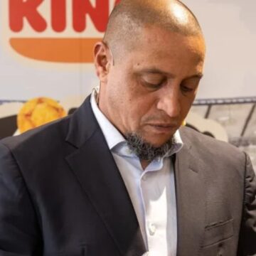 Roberto Carlos revela como sua vida mudou após aposentadoria: ‘Perdi 99% de todo o dinheiro que fiz no futebol’