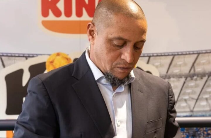 Roberto Carlos revela como sua vida mudou após aposentadoria: ‘Perdi 99% de todo o dinheiro que fiz no futebol’