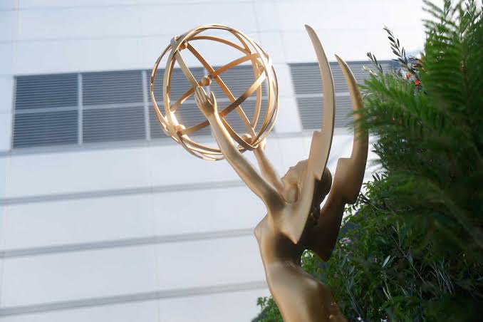 Emmy Awards 2026: veja onde assistir à cerimônia ao vivo nesta segunda-feira (14)