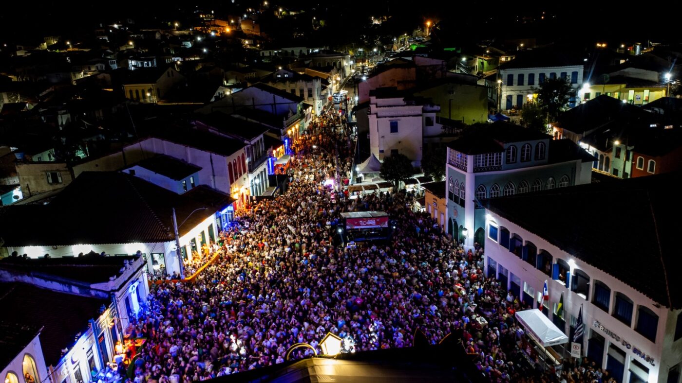Festival de Lençóis chega ao último dia com Cidade Negra, Larissa Luz e atrações culturais