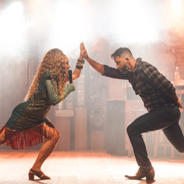 Musical sobre arrocha ganha nova programação em Salvador após 20 sessões esgotadas