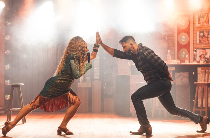 Musical sobre arrocha ganha nova programação em Salvador após 20 sessões esgotadas
