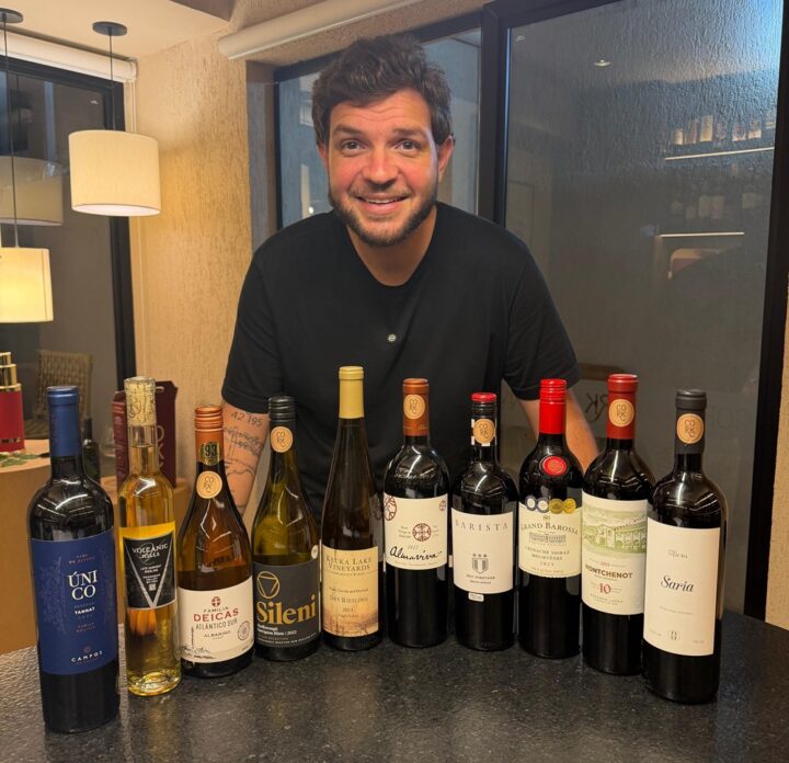Sommelier baiano supera prova às cegas com 24 bebidas e entra para grupo de 14 diplomados na América do Sul