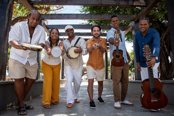 Grupo Botequim comanda caruru com roda de samba no Rio Vermelho