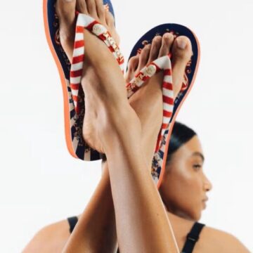 Chinelo de dedo ganha status fashion e vira tendência no verão do Hemisfério Norte