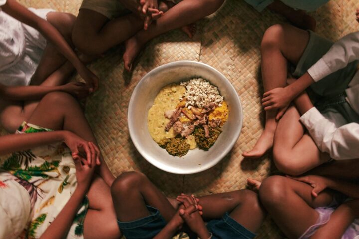 Cheiro de dendê no ar! Setembro inaugura temporada do tradicional caruru na Bahia