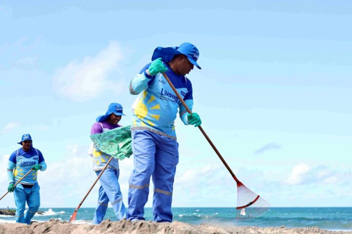 Mutirão de limpeza reúne voluntários na Orla de Praia Grande neste sábado (19)