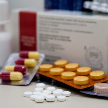 Projeto na Câmara quer reduzir desperdício de medicamentos e exames no SUS