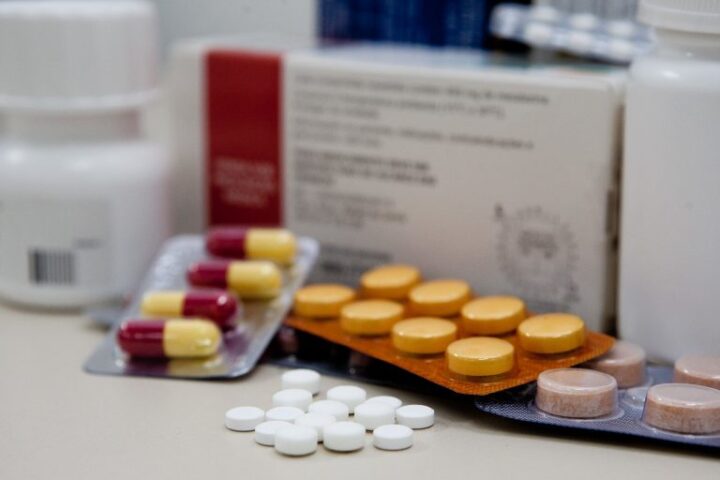 Projeto na Câmara quer reduzir desperdício de medicamentos e exames no SUS