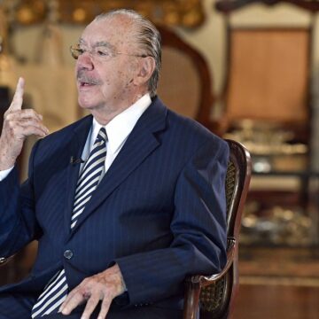 Aos 96 anos, José Sarney volta a ser internado em São Paulo