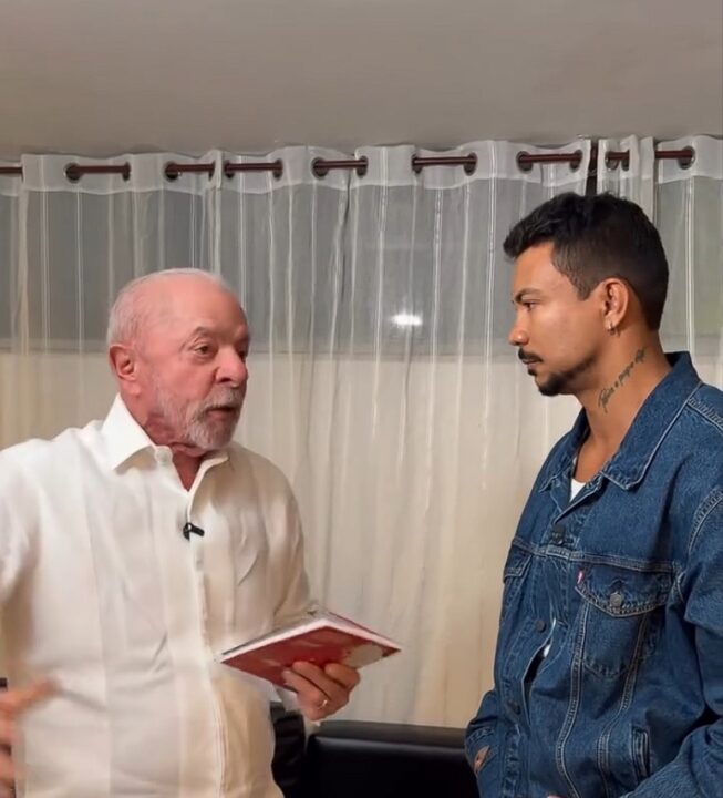 Em encontro com Lula, Xamã revela que família recebeu Bolsa Família: “Ajudava a conseguir a comida”