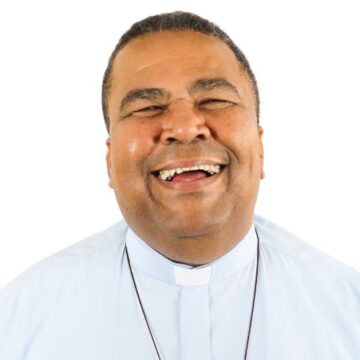 Padre Lázaro Muniz é homenageado com a Comenda 2 de Julho