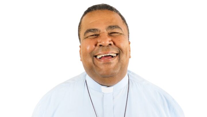 Padre Lázaro Muniz é homenageado com a Comenda 2 de Julho