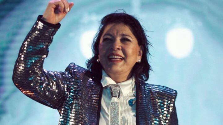 Aos 69 anos, Roberta Miranda abre o jogo sobre sua bissexualidade: ‘Sucumbi’