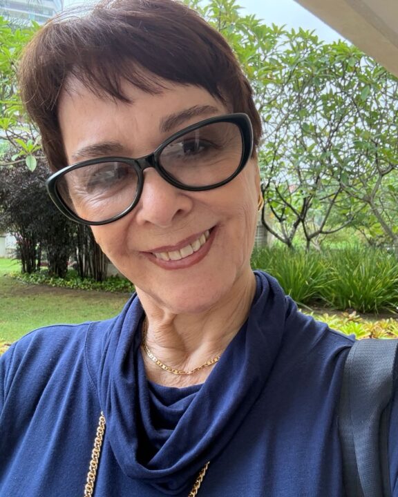 Aos 79 anos, famosa atriz global abre o coração sobre maternidade e depressão e revela desejo de se aposentar