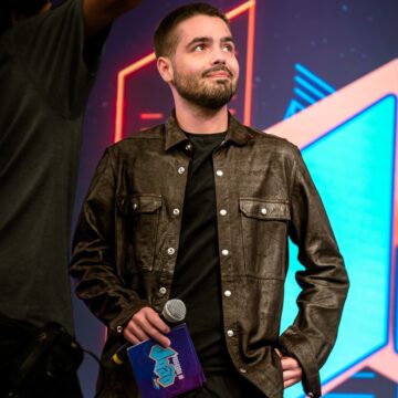 Filho de Faustão bate recorde de audiência no SBT e comemora sucesso do programa: “Muito especial”