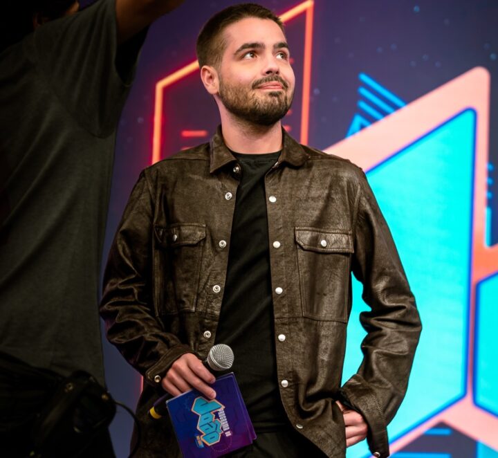 Filho de Faustão bate recorde de audiência no SBT e comemora sucesso do programa: “Muito especial”
