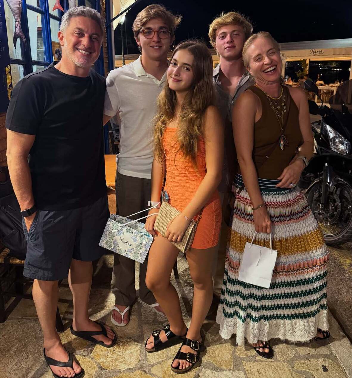 Luciano Huck aposta em robô de R$ 4,2 mil para limpeza da sua mansão no Rio