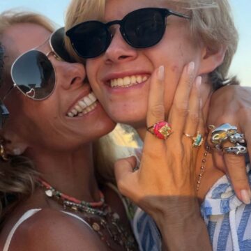 Adriane Galisteu se emociona ao falar da distância do filho Vittorio, de 16 anos: “Implorando para ele ligar”