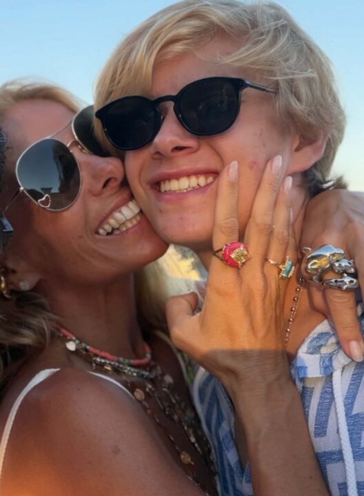 Adriane Galisteu se emociona ao falar da distância do filho Vittorio, de 16 anos: “Implorando para ele ligar”