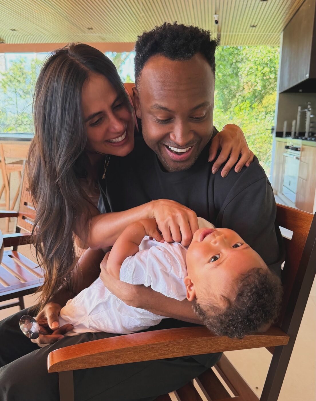 Carol Peixinho encanta ao mostrar momento fofo de Bento, seu filho com Thiaguinho: “1 ano chegando”