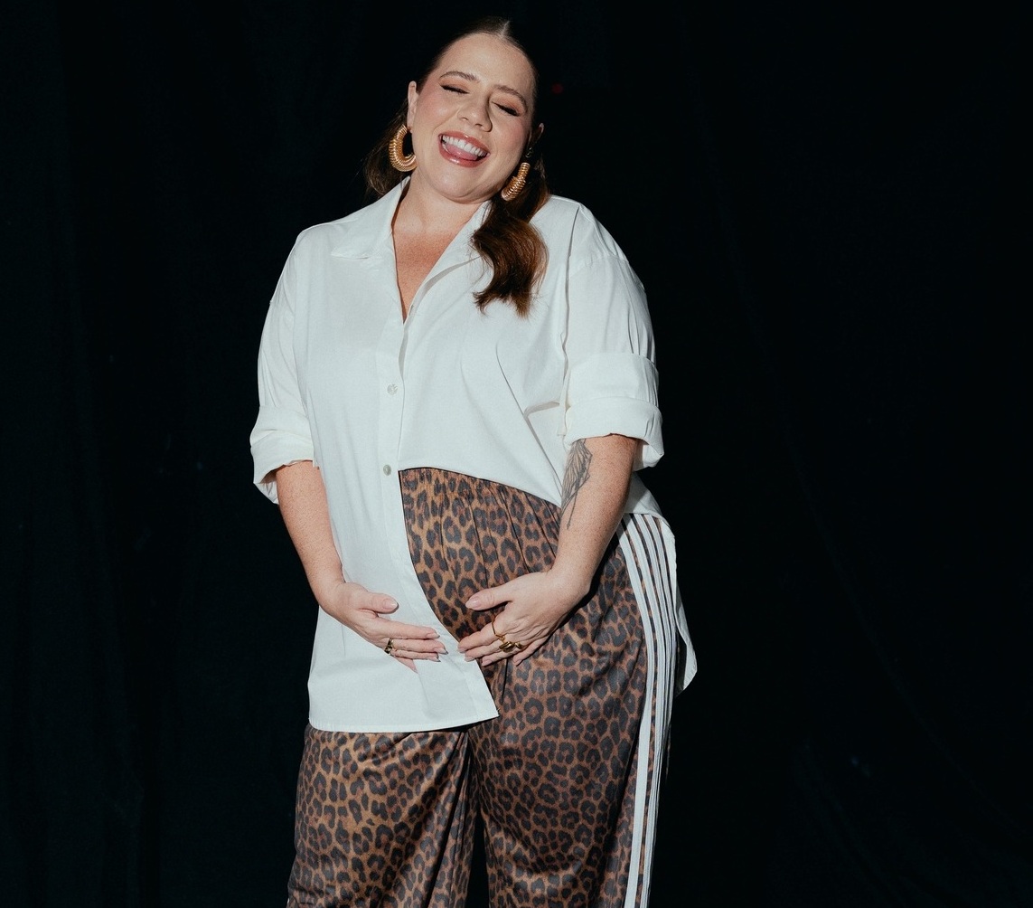 Grávida, Tati Machado exibe barrigão de 5 meses e encanta seguidores: “Minha pose preferida”