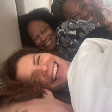 Edvana Carvalho protagoniza momento divertido ao lado de Debora Bloch, Drica Moraes e Giulia Gam