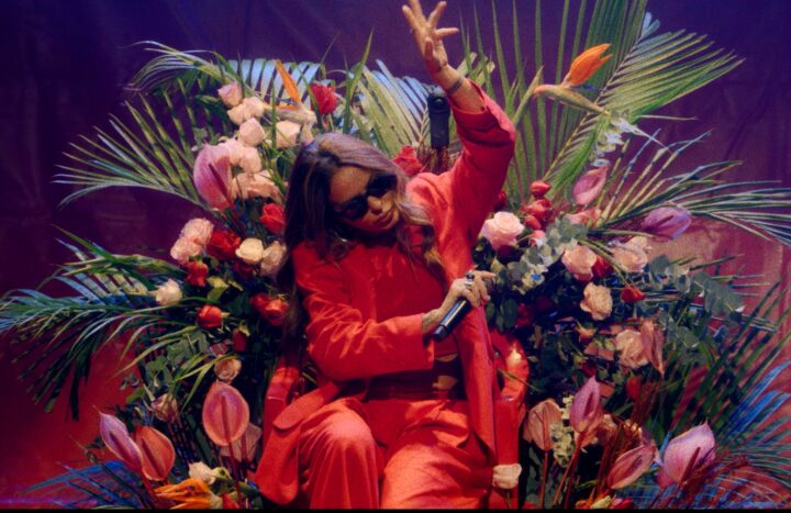 Após gravar novo projeto em Salvador, Alinne Rosa faz show especial em São Paulo