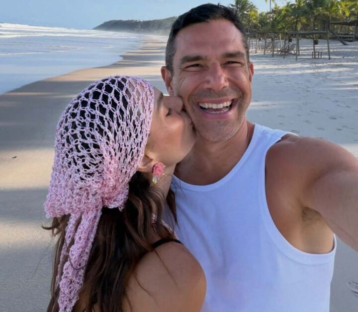 Isis Valverde abre álbum de viagem romântica com Marcus Buaiz e se declara à Bahia: “Em casa”