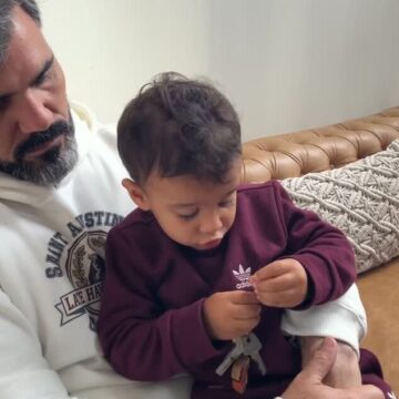 Juliano Cazarré compartilha momento fofo com filho caçula e resposta do menino diverte